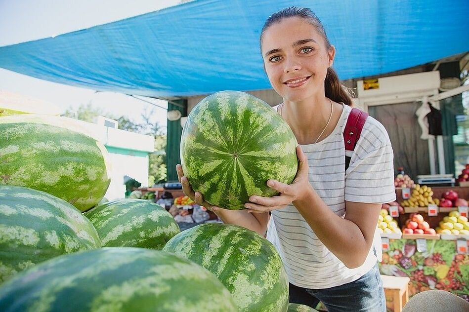 bagaimana memilih semangka yang tepat