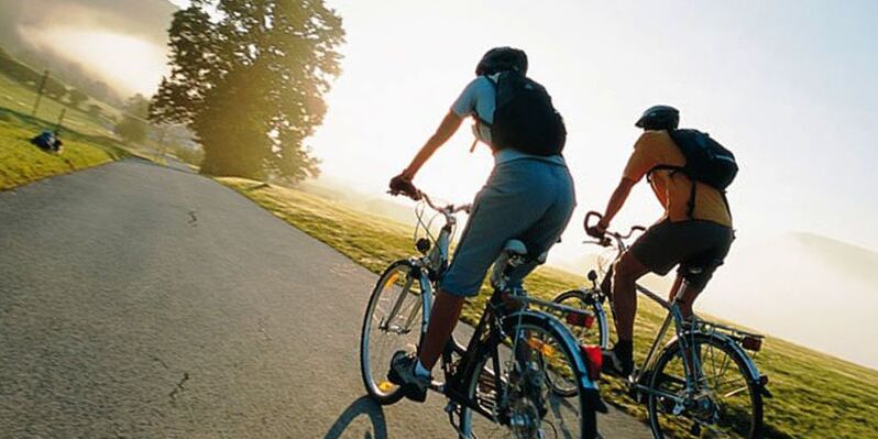 bersepeda merupakan salah satu latihan untuk menurunkan berat badan